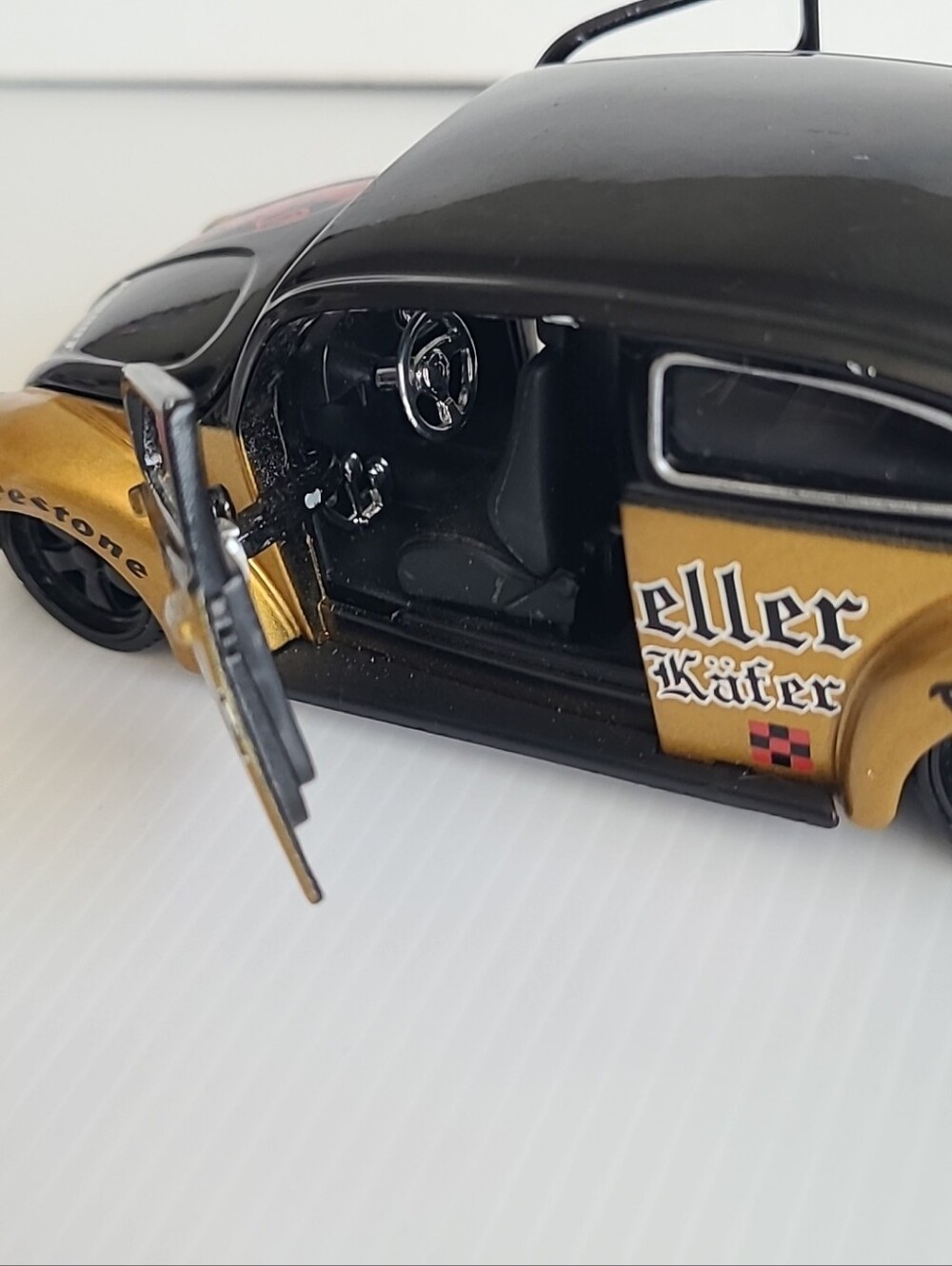 Gold & Black Vintage Beetle Toy Car - 'Schneller' Racer Maisto 1/24 Scale Rare - Picture 15 of 16